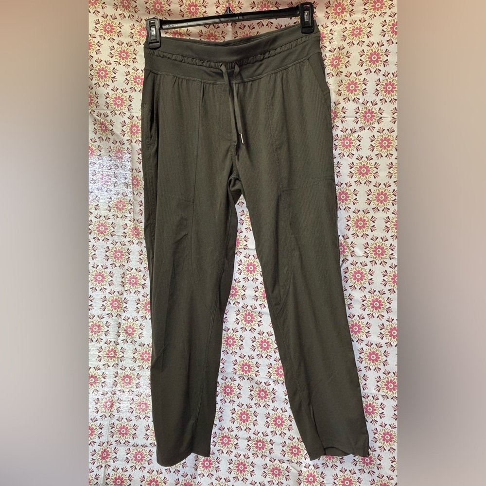 Lululemon Dance Studio Mid-Rise Crop 25" Grey Sage Travel Gym Hybrid Women’s ~ 8